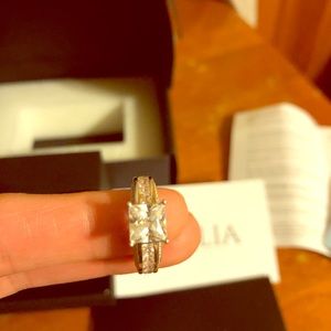 GORGEOUS!! Jeulia white sapphire ring